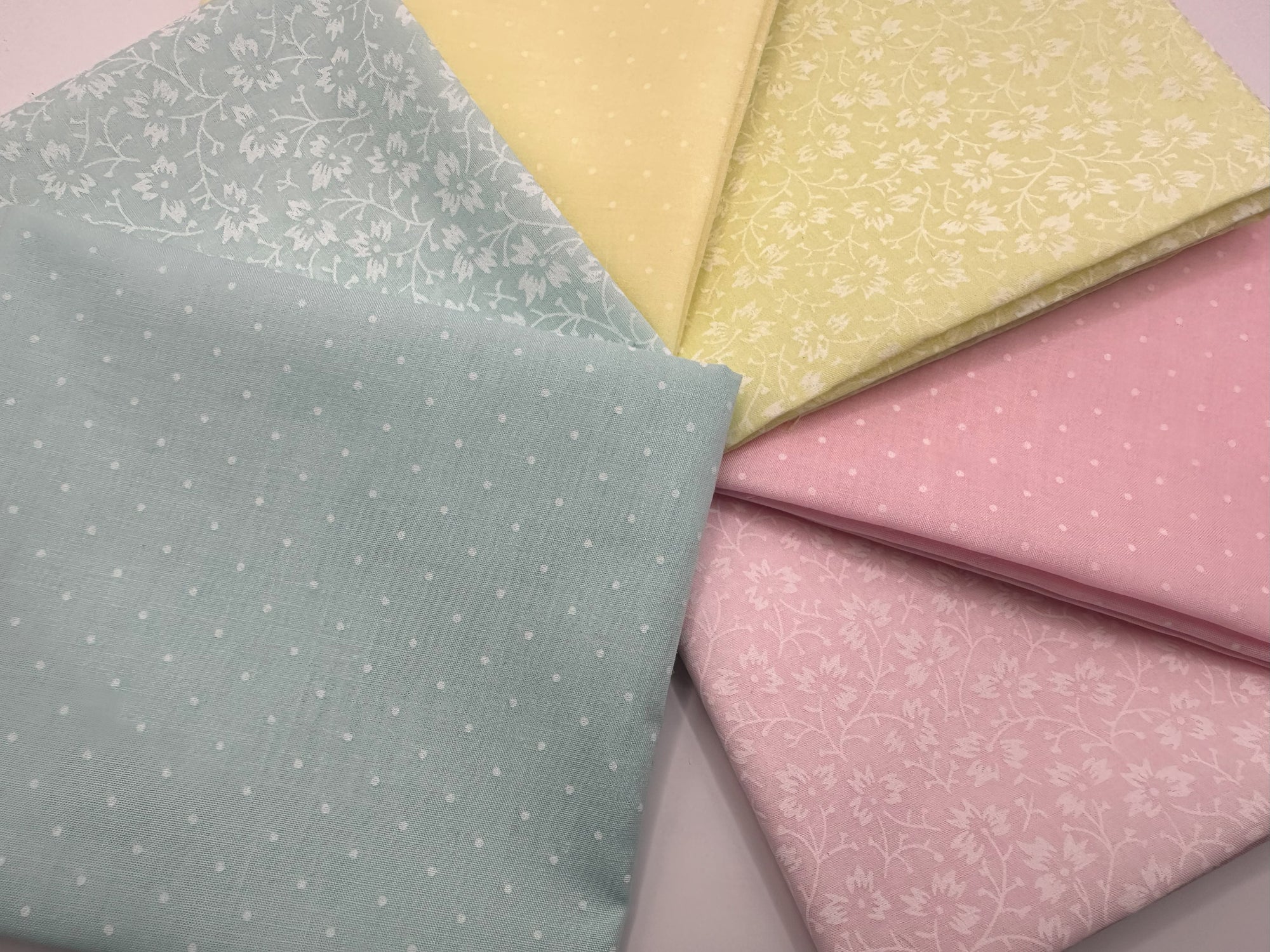 White Paste Flowers & Pin Spot Pastel Mix Fat Quarter Bundle Poly Cotton
