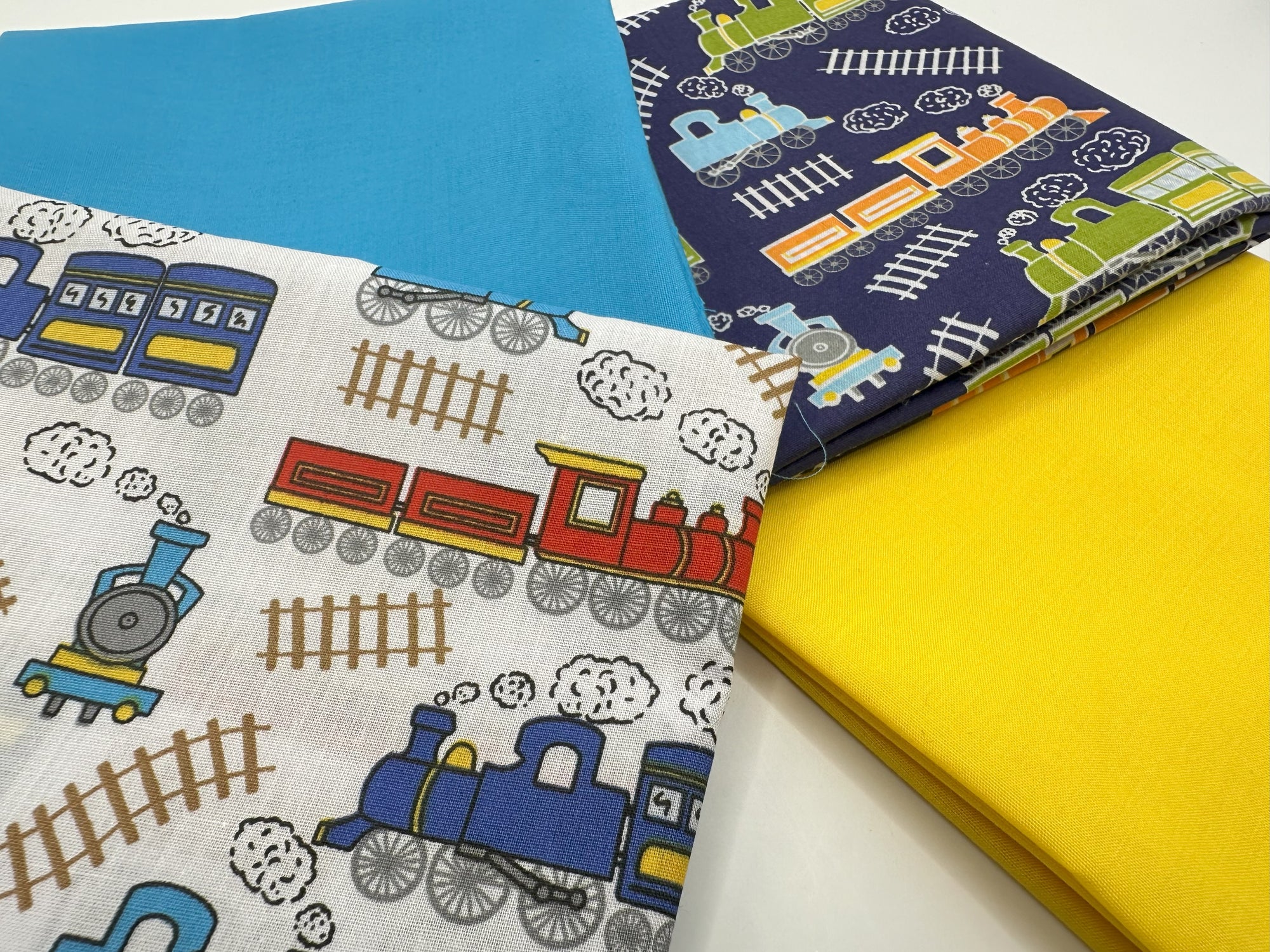 Choo Choo Trains & Plain Mix Fat Quarter Bundle Poly Cotton