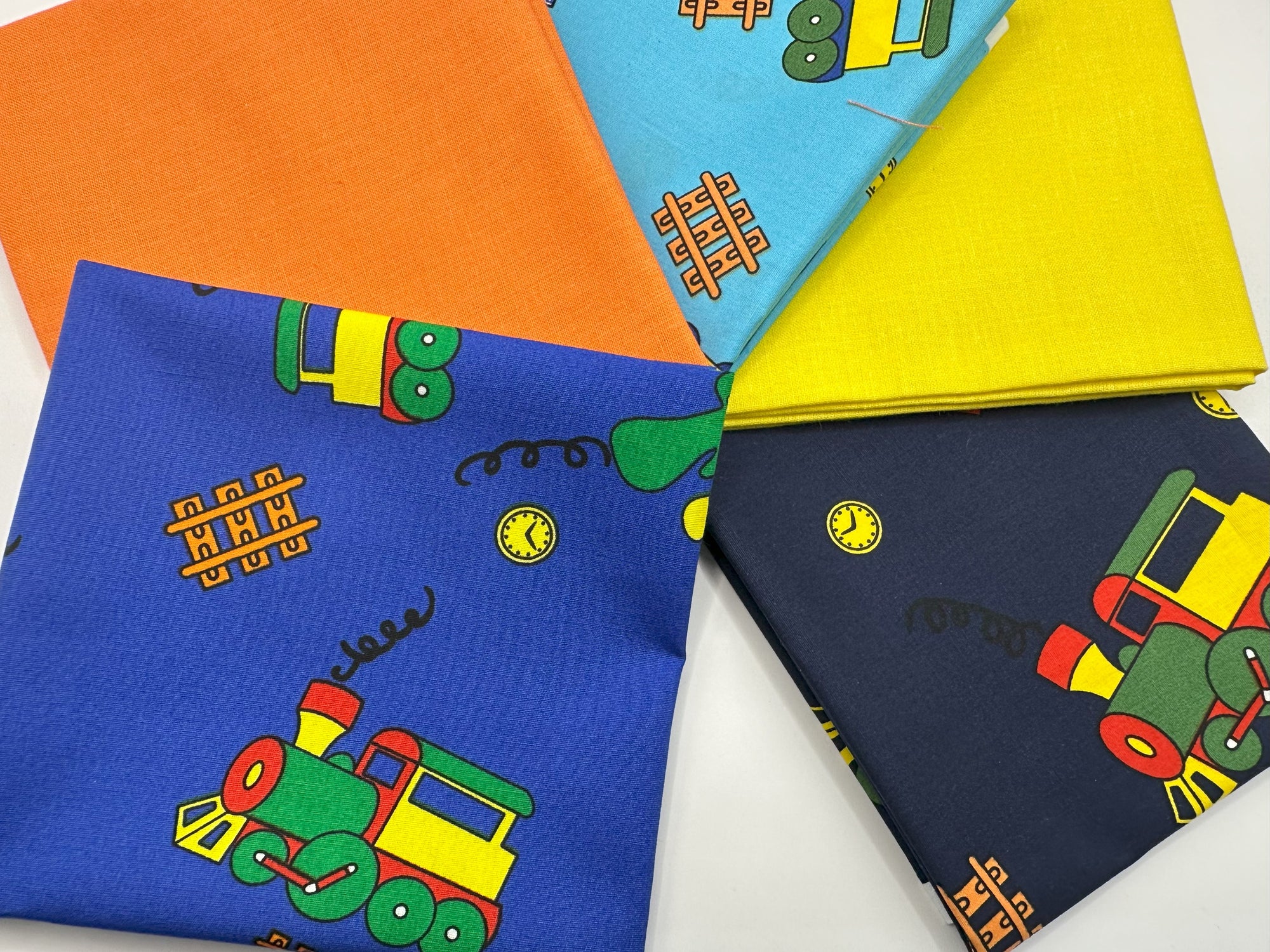 Choo Choo Trains & Plain Mix Fat Quarter Bundle 100% Cotton
