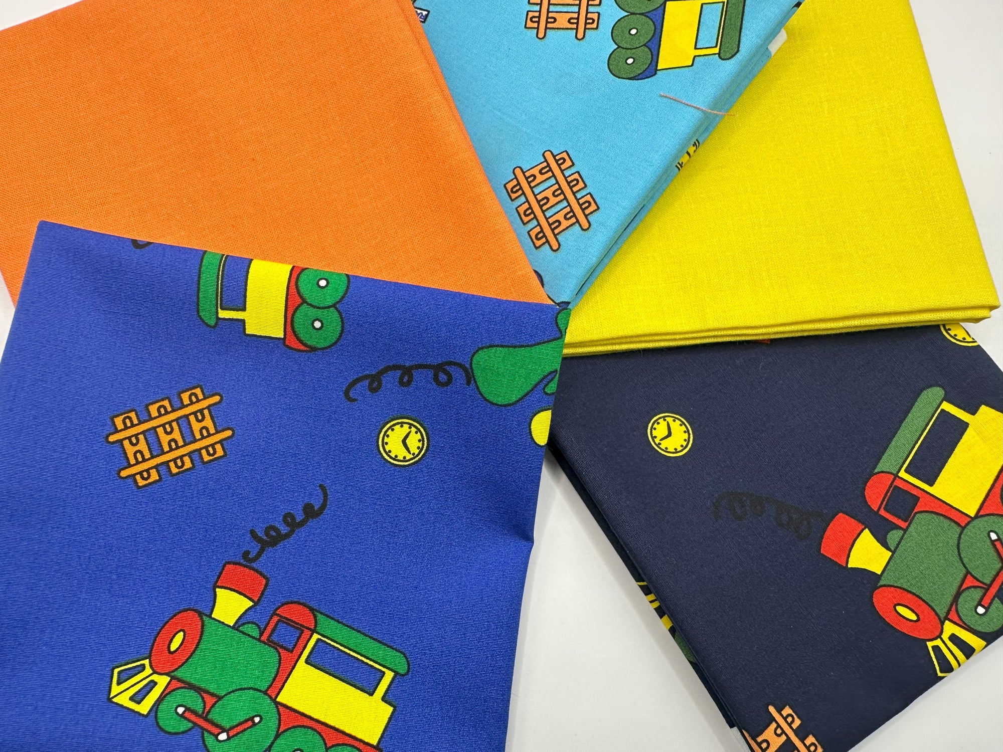 Choo Choo Trains & Plain Mix Fat Quarter Bundle 100% Cotton