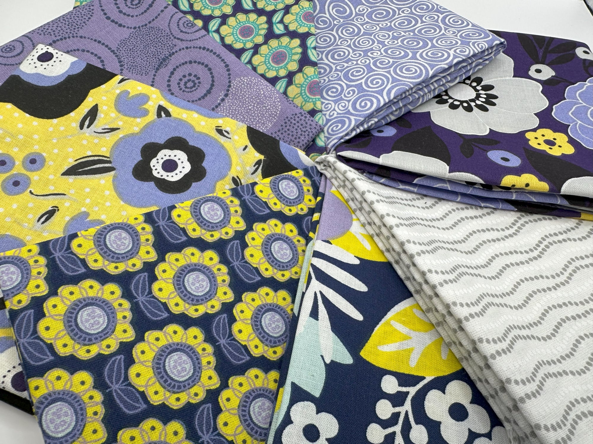 Floral Designs Scrolls & Circles 2 Fat Quarter Bundle 100% Cotton