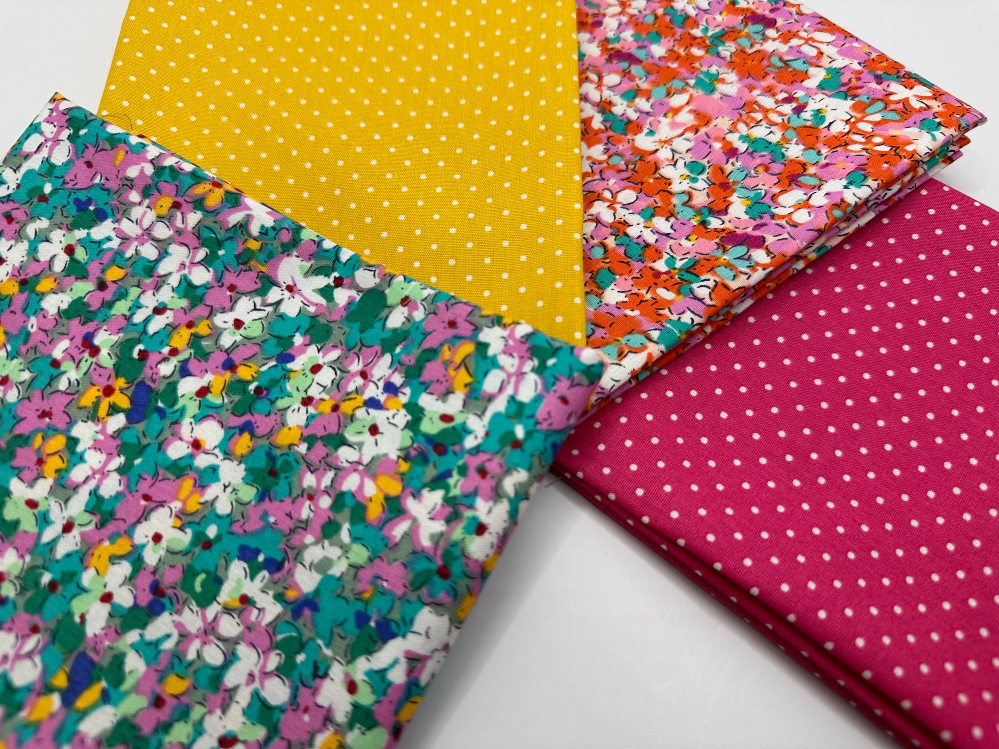 Pretty Little Painted Flower Heads Pin Spots Fat Quarter Bundle 100% Cotton